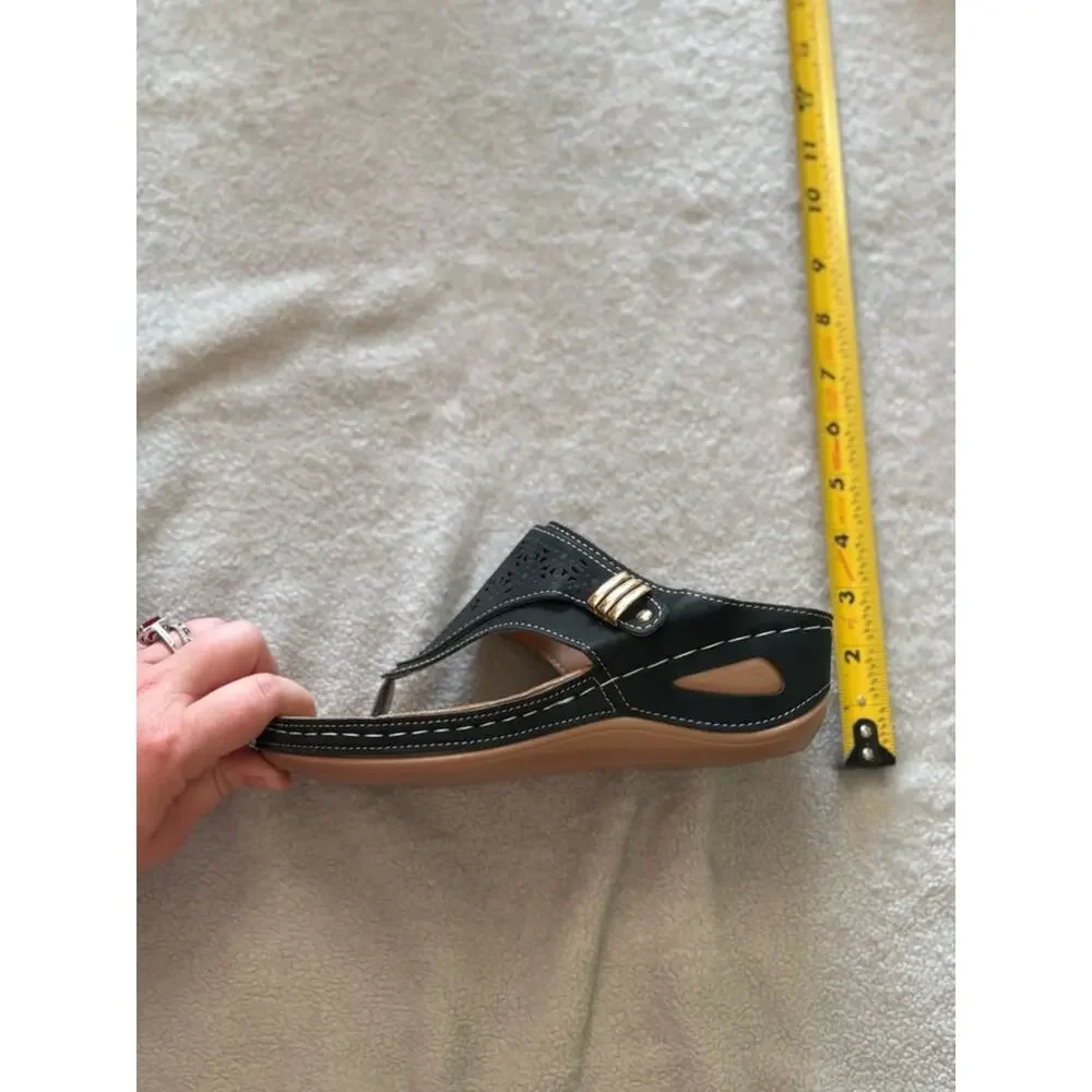 Women's Black Thong Sandals with Decorative Stitching